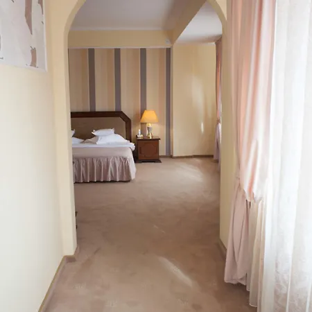 Premier Hotell 4*